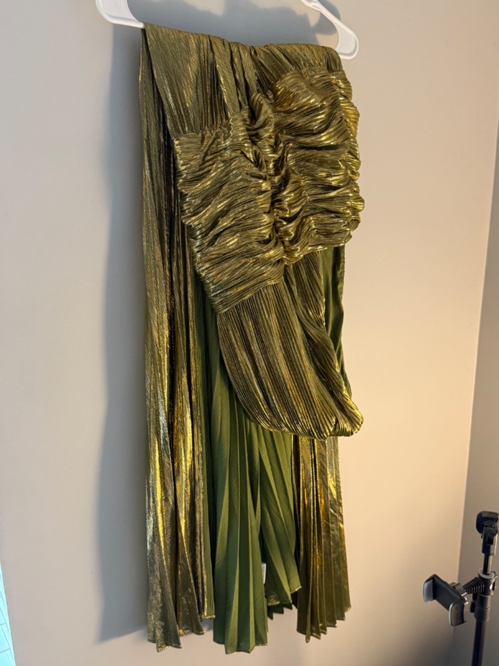Retrofête Thalia Dress Metallic Peridot - Picture 3 of 9